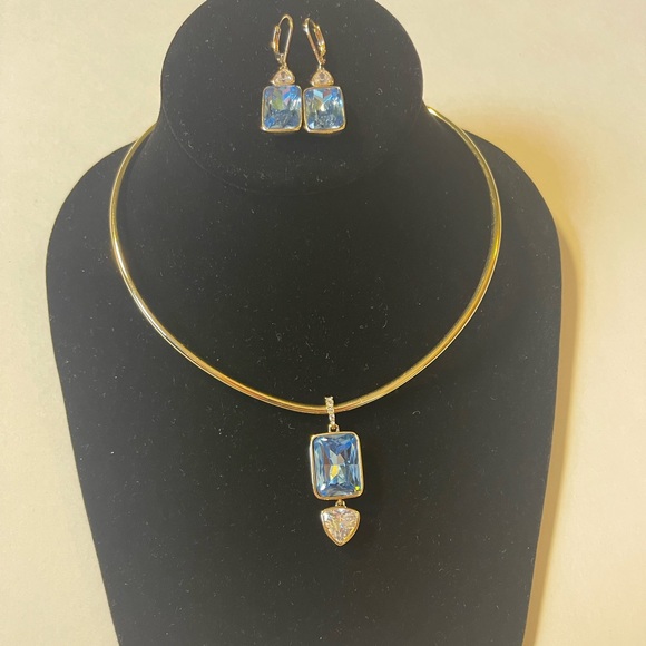 ABS Allen Schwartz Gold Tone Wire Collar Necklace with Matching Earrings Set - Picture 9 of 11